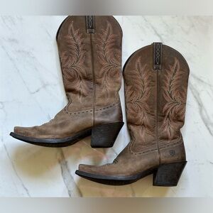 Ladies Ariat Boots, size 8.5, in great used condition